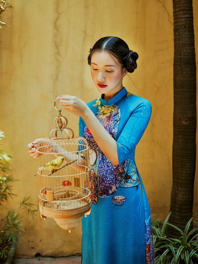 Áo dài dát vàng được trình diễn tại New York Couture Fashion Week
