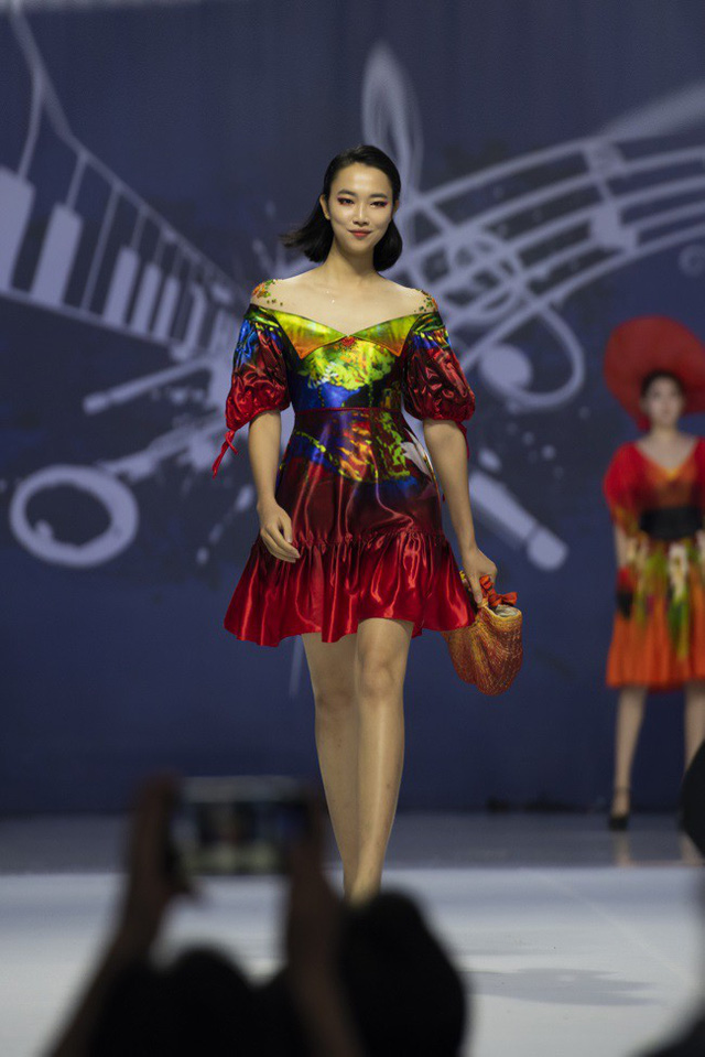 Bộ sưu tập Flower dream mở màn ASEAN WEEK 2019