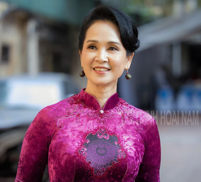 MẸO CHỌN ÁO DÀI TRUNG NIÊN ĐẸP VÀ CHUẨN DÁNG