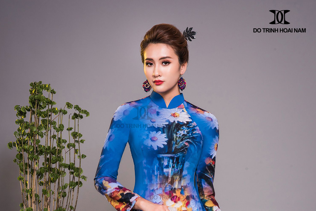 GỢI Ý MẪU ÁO ĐÀI DẸP CHỤP CÙNG CÚC HỌA MI TẠO RA NHỮNG BỘ HÌNH HOÀN HẢO TỪ ÁO DÀI ĐỖ TRỊNH HOÀI NAM
