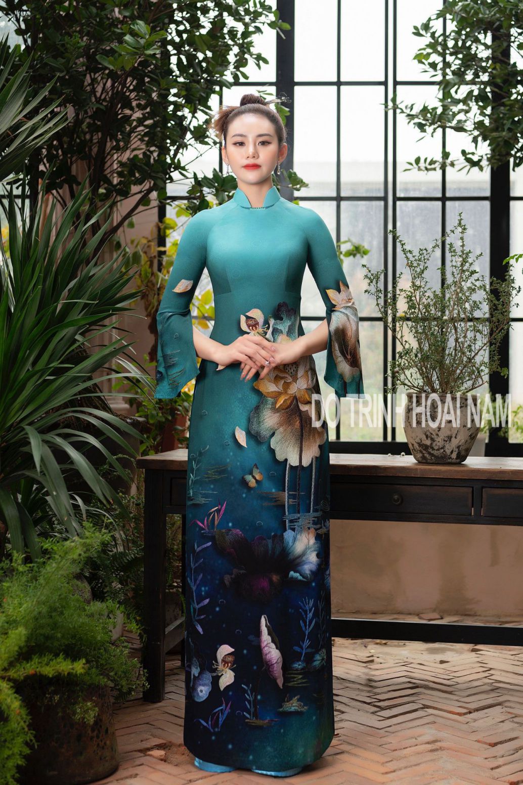 Bật mí mẹo chọn mẫu áo dài cao cấp cho quý bà cực sang