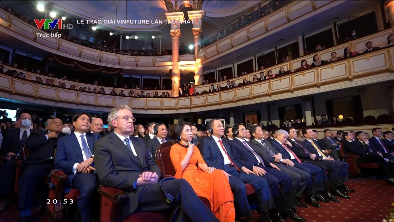 Chân dung phu nhân kín tiếng của tỷ phú Phạm Nhật Vượng lần đầu lộ diện