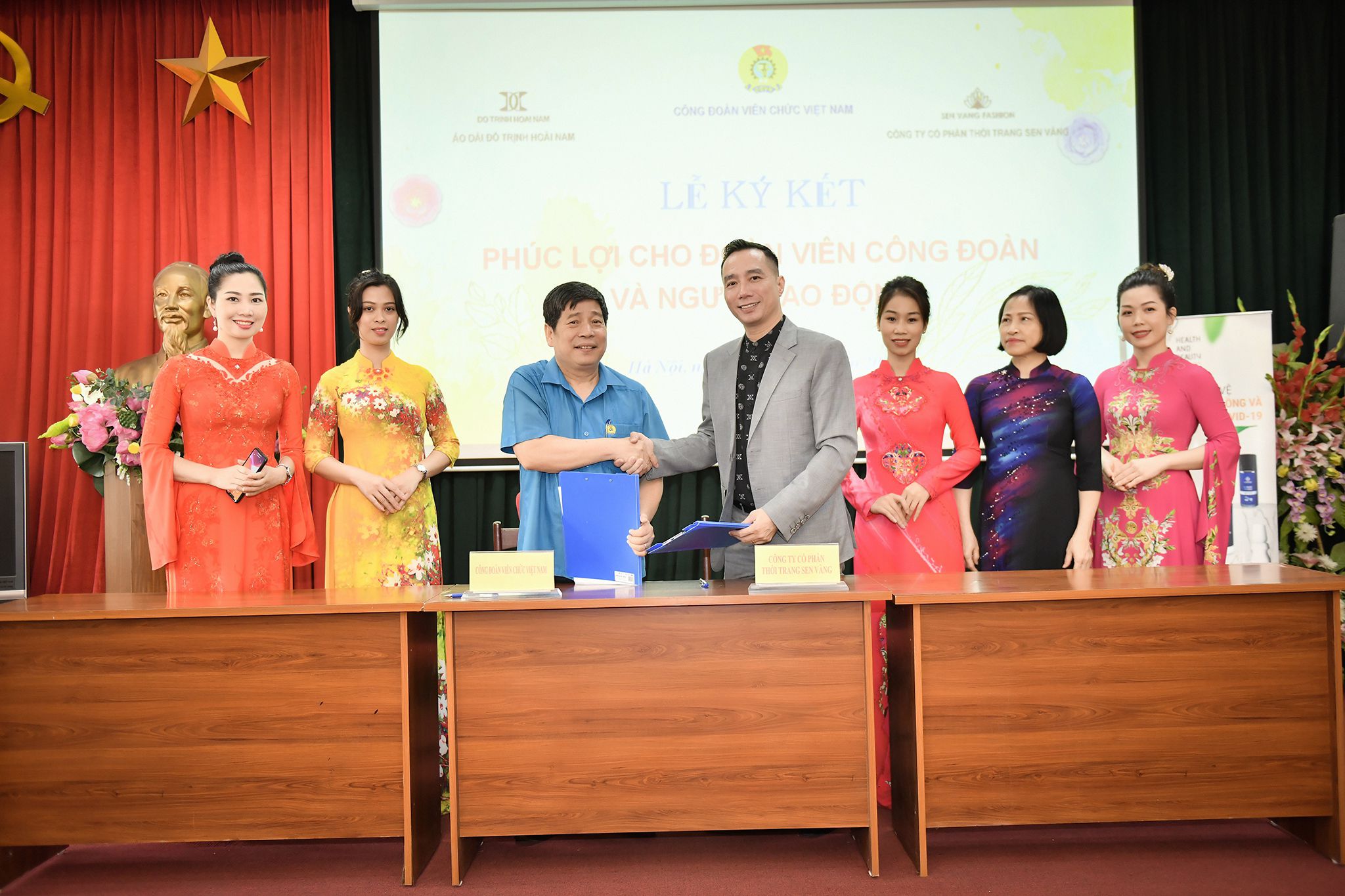 NTK Đỗ Trịnh Hoài Nam mang áo dài đến gần hơn với Đoàn viên công đoàn và người lao động