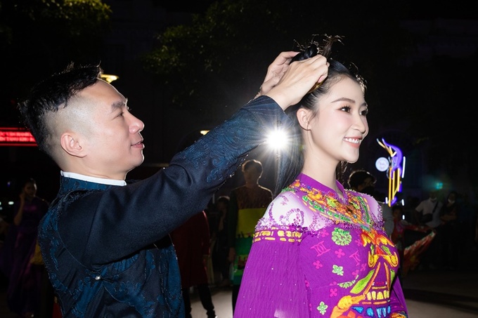 300 người, 15 nghìn giờ làm việc, thêu tay chỉ vàng để tạo nên BST áo dài “Suối nguồn"