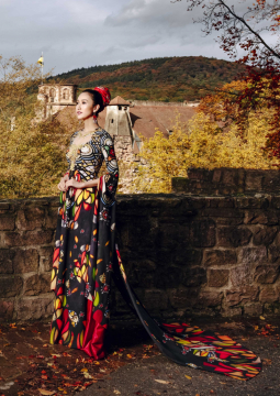 WOMEN IN LOVE 8