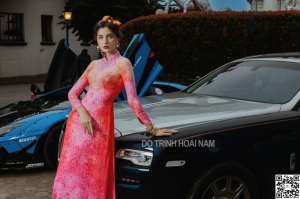 LADY 3