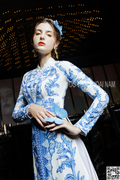 Nữ Hoàng 4